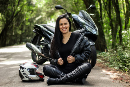 mulher-de-moto