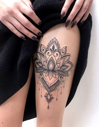 Tatuagem Feminina na Perna