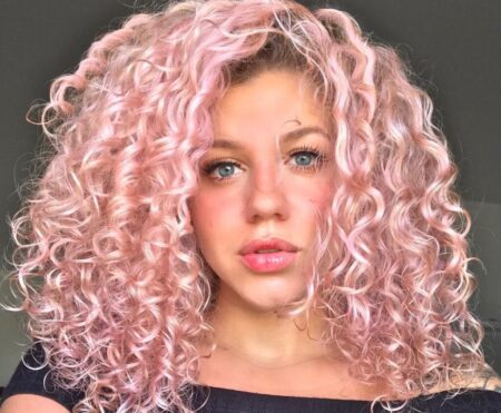 cabelo-rosa-pastel-feminino