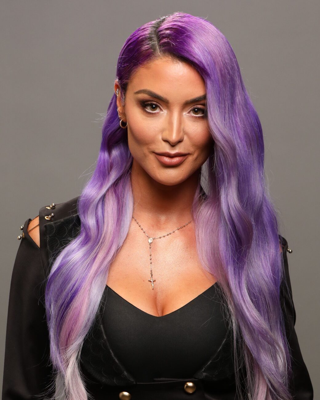 celebrity with violet hair