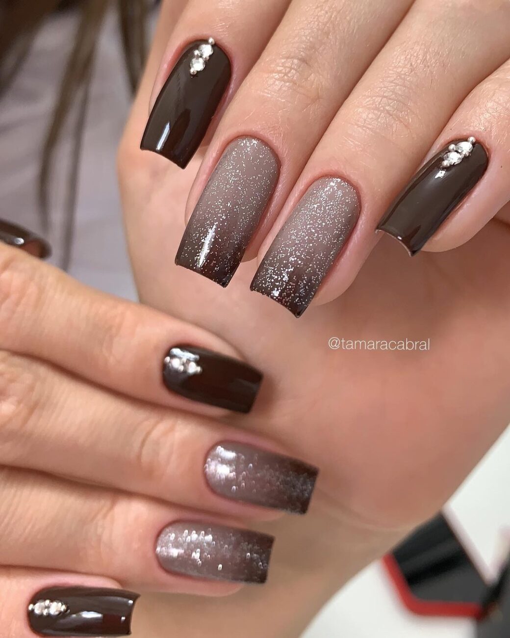 unhas-decoradas-bege-e-preto