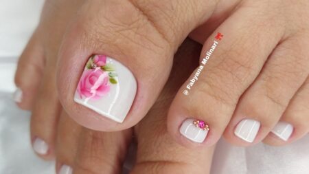 unhas-decoradas-do-pe-com-flores