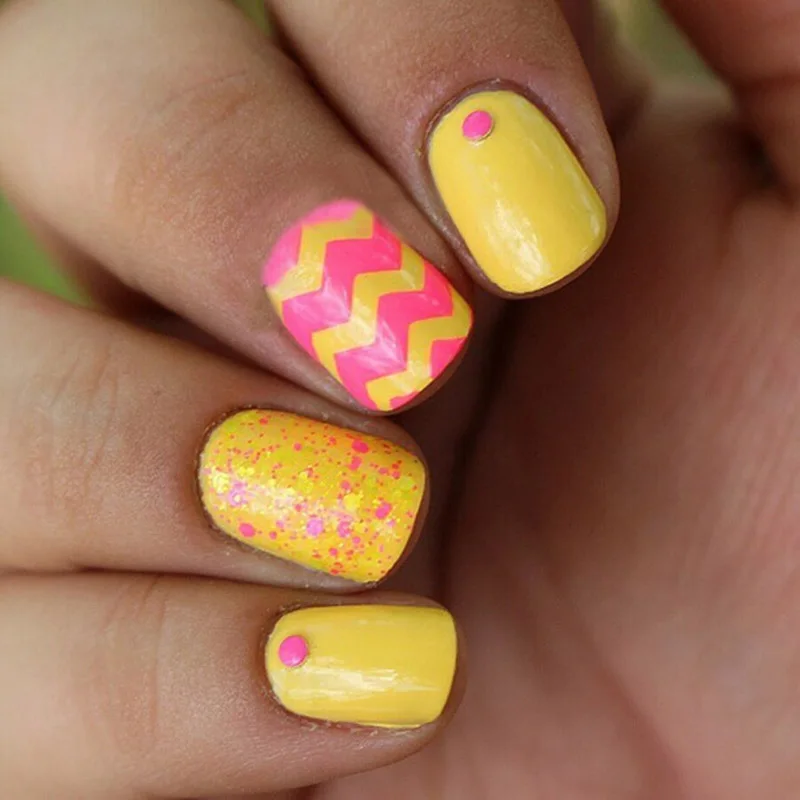 Zigzag Decorated Nail