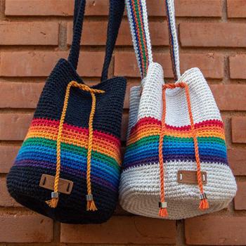 bolsa de croche arco iris