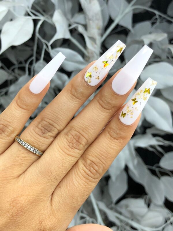 Decorated Nail White With Gold