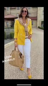 look-com-blazer-amarelo-feminino