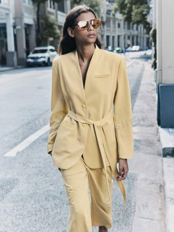 look-com-blazer-amarelo-feminino