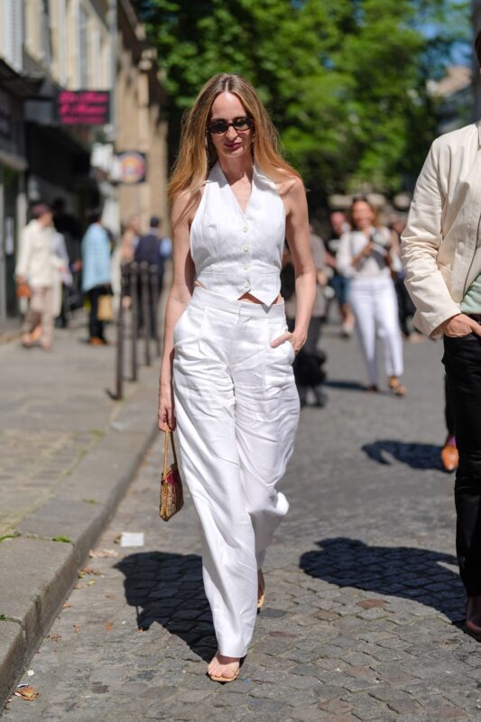 look-colete-branco-feminino