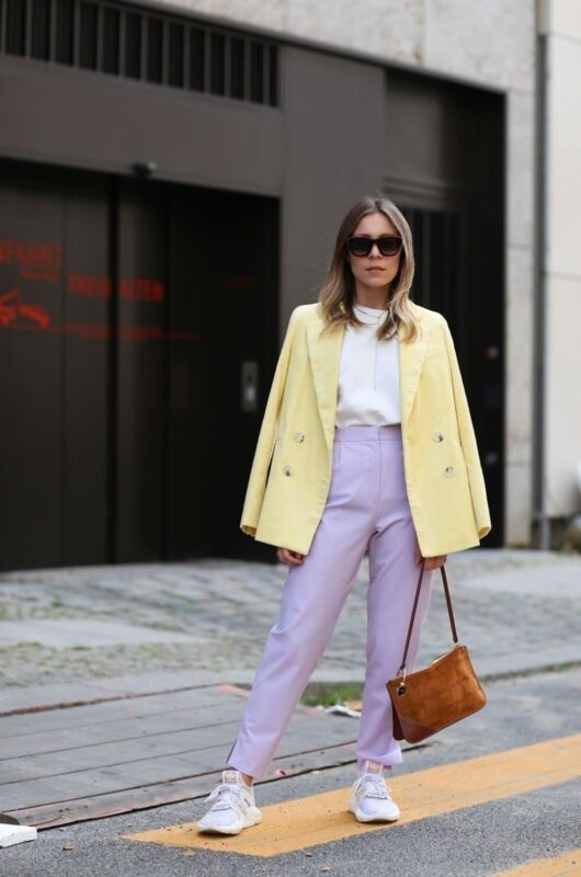 look-com-blazer-amarelo-feminino