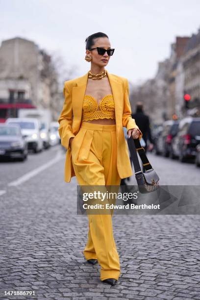 look-com-blazer-amarelo-feminino