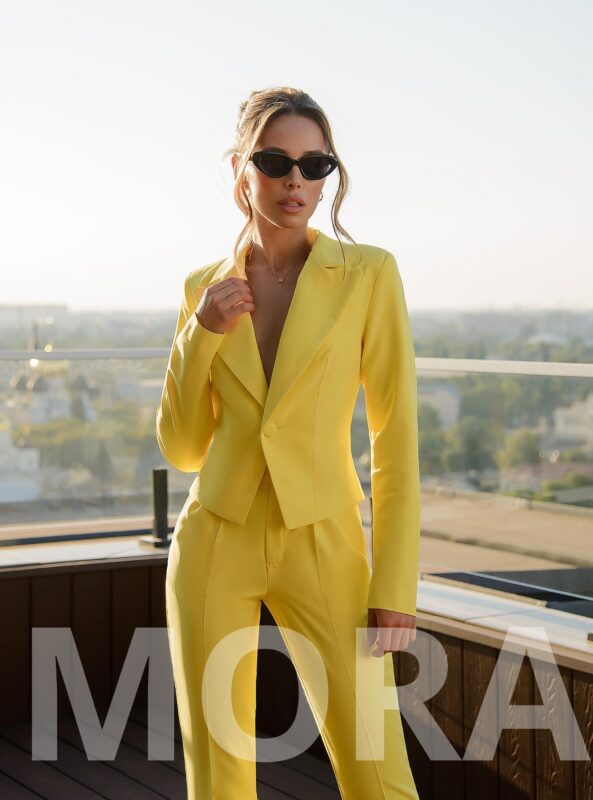 look-com-blazer-amarelo-feminino