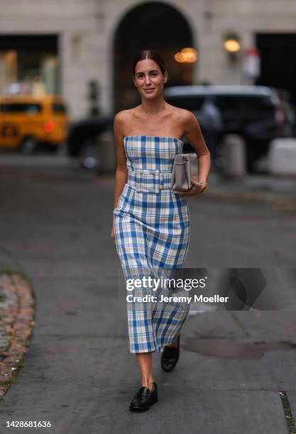 look-azul-e-branco-feminino