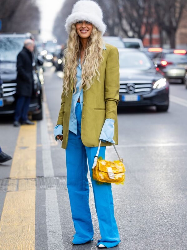 look-com-blazer-amarelo-feminino