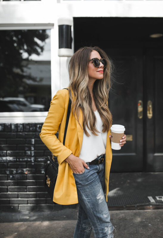 look-com-blazer-amarelo-feminino