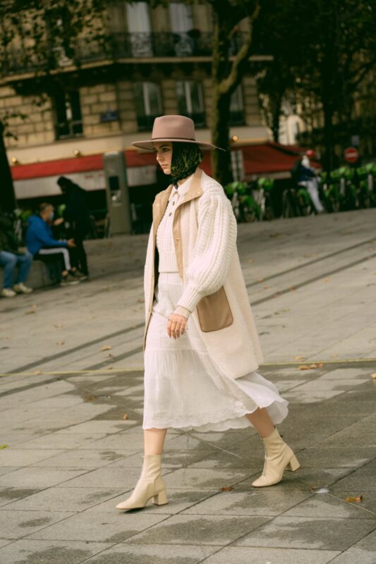 look-colete-branco-feminino