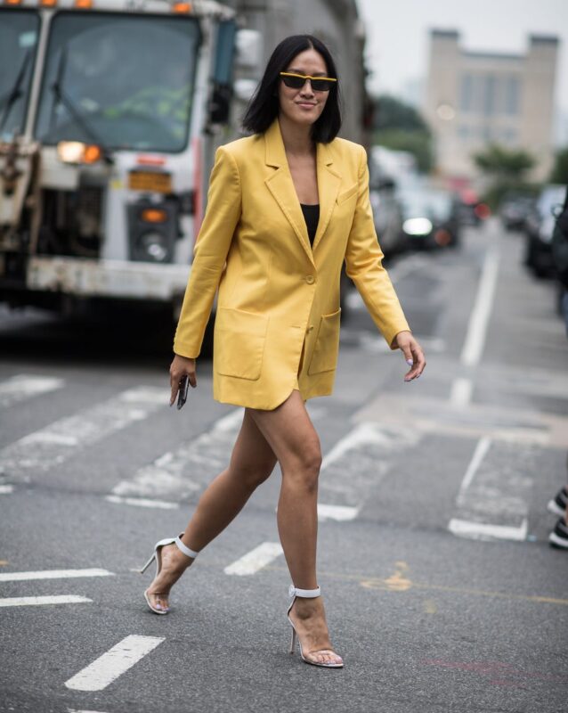 look-com-blazer-amarelo-feminino