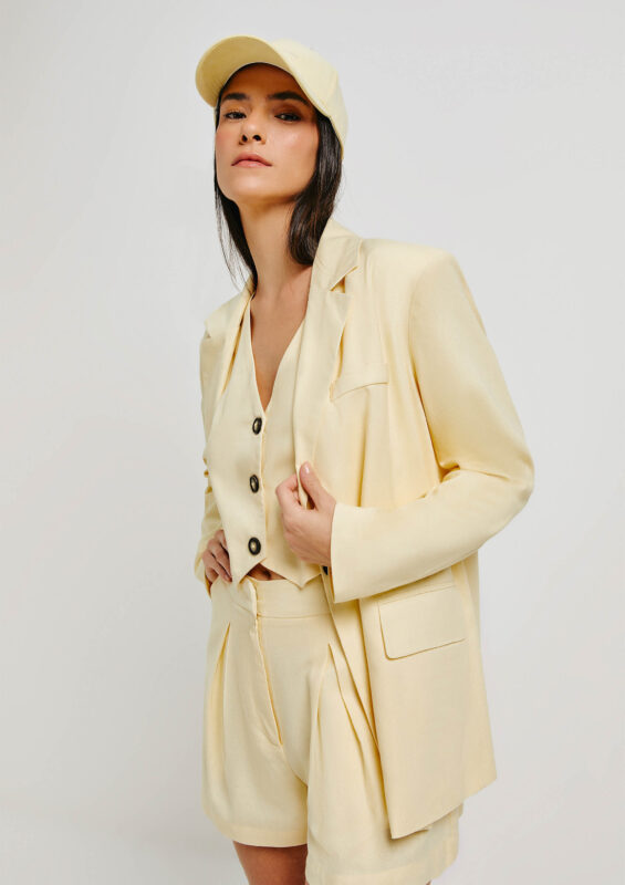 look-com-blazer-amarelo-feminino