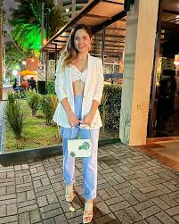 look-azul-e-branco-feminino