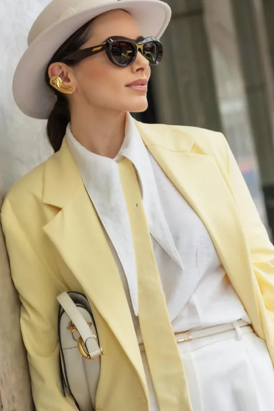 look-com-blazer-amarelo-feminino