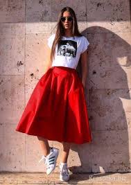 look-com-saia-vermelha-feminino