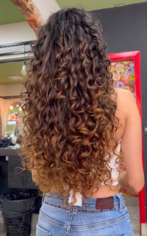 tipos-de-luzes-em-cabelo-cacheado