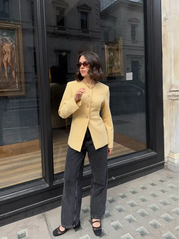 look-com-blazer-amarelo-feminino