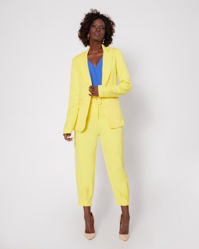 look-com-blazer-amarelo-feminino