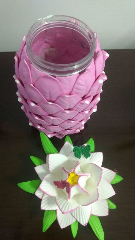 Potes com flores em eva