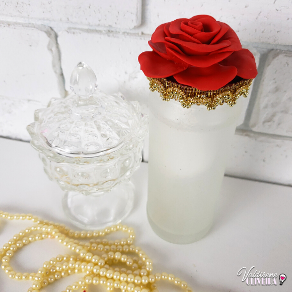 POTE DE VIDRO DECORADO COM FLOR DE ...