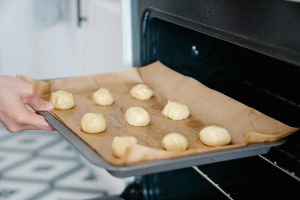 Diferença entre assar, gratinar e dourar e como aplicar em casa